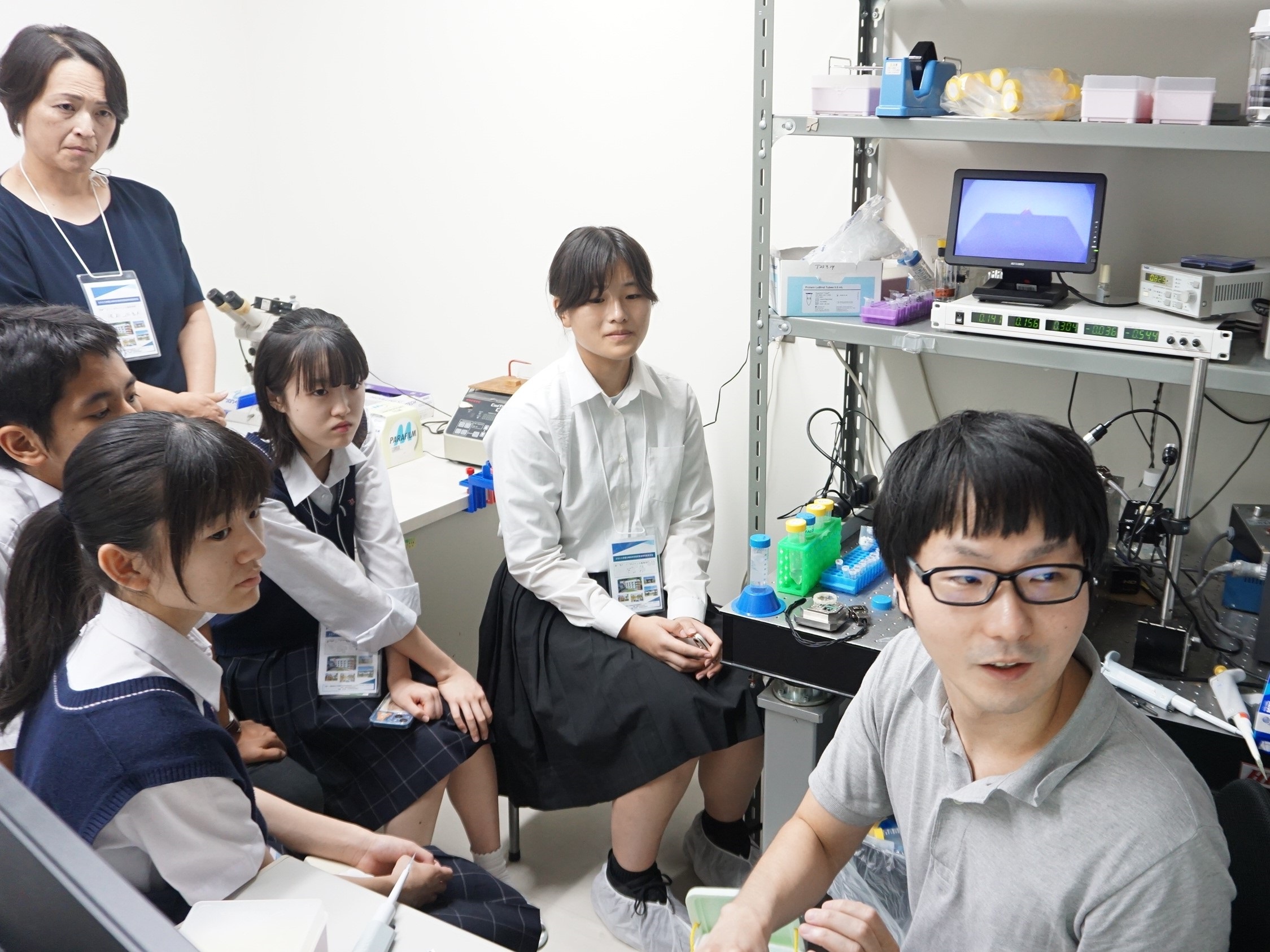 江崎玲於奈賞受賞者研究室見学会